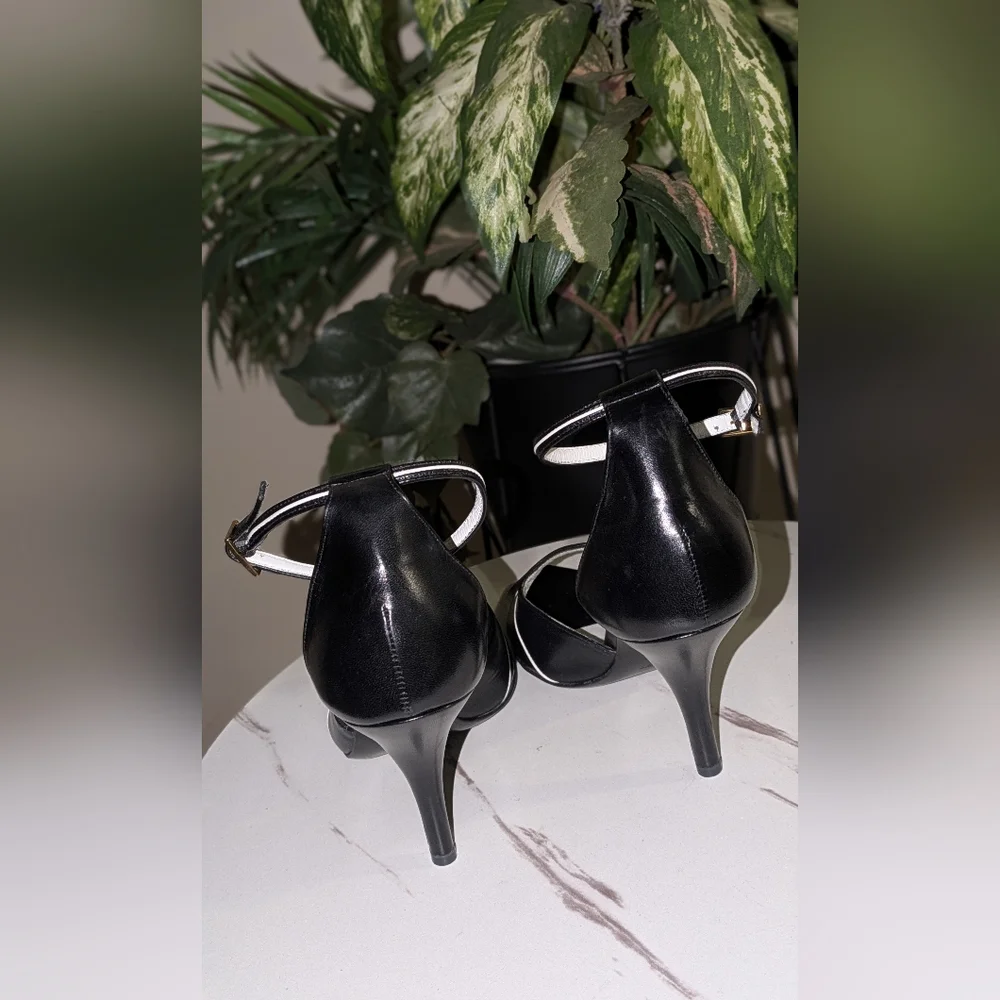 *Rare* Bruno Magli Black Women's Heels - Picture 9 of 12